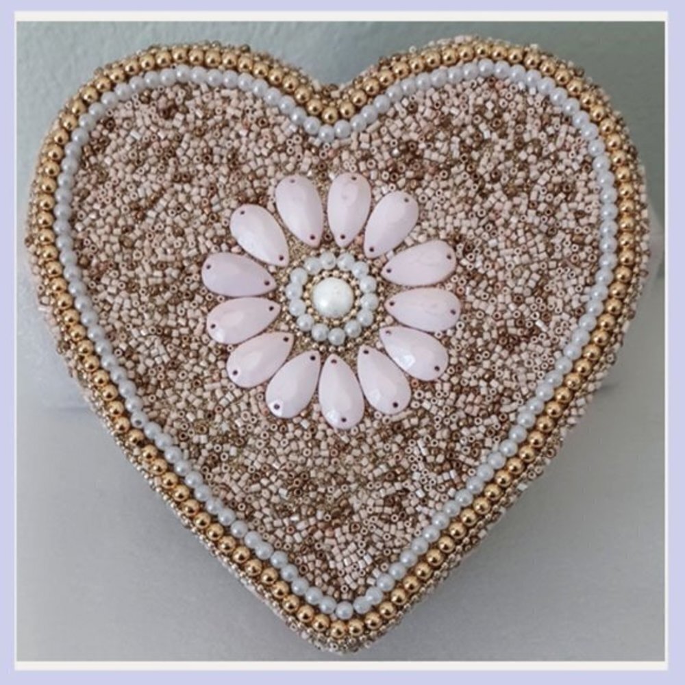 🌸✨ Adorable Bling Flower Keepsake Box – Perfect Gift & Storage ✨🌸 - Picture 2 of 7